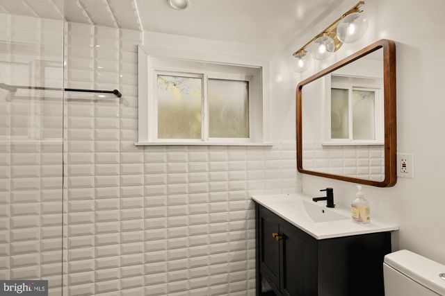 215 HAWAII AVE NE, Washington, DC 20011
