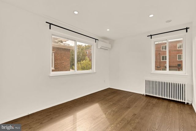 215 HAWAII AVE NE, Washington, DC 20011