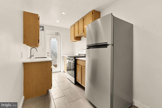 215 HAWAII AVE NE, Washington, DC 20011