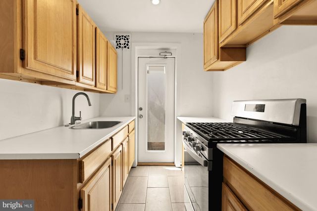 215 HAWAII AVE NE, Washington, DC 20011