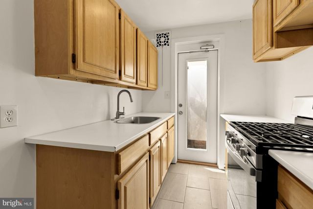 215 HAWAII AVE NE, Washington, DC 20011