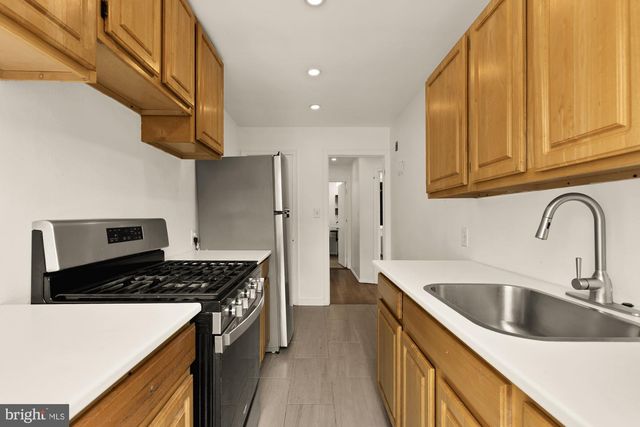 215 HAWAII AVE NE, Washington, DC 20011
