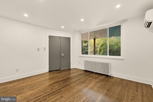 215 HAWAII AVE NE, Washington, DC 20011