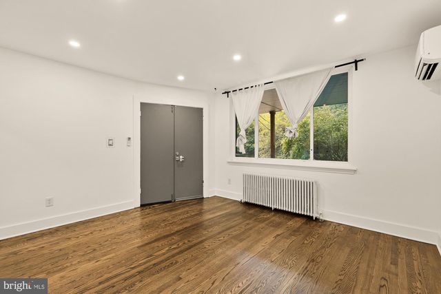 215 HAWAII AVE NE, Washington, DC 20011