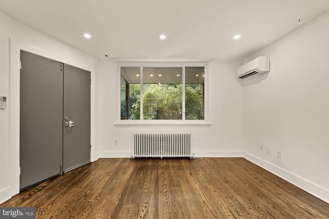 215 HAWAII AVE NE, Washington, DC 20011