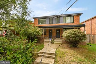 215 HAWAII AVE NE, Washington, DC 20011
