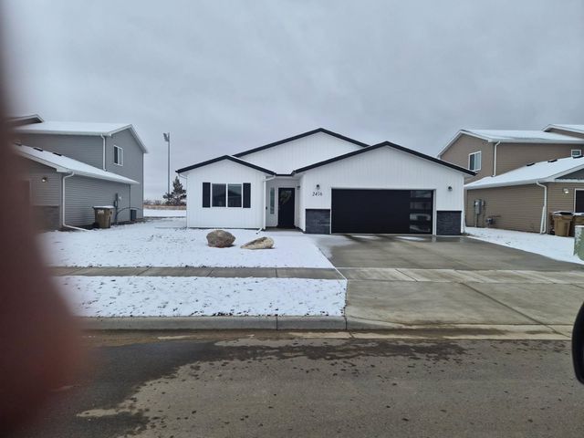 3406 23rd Ave, Minot, ND 58703