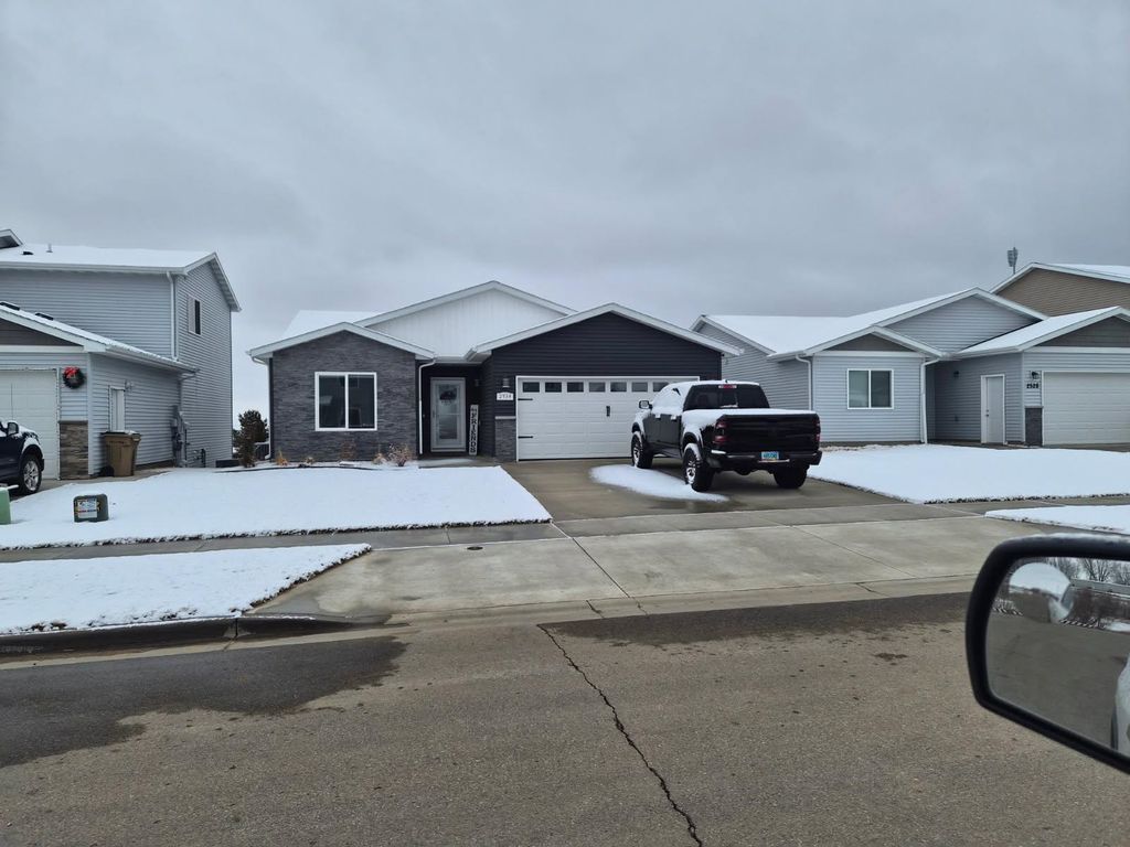 3406 23rd Ave, Minot, ND 58703