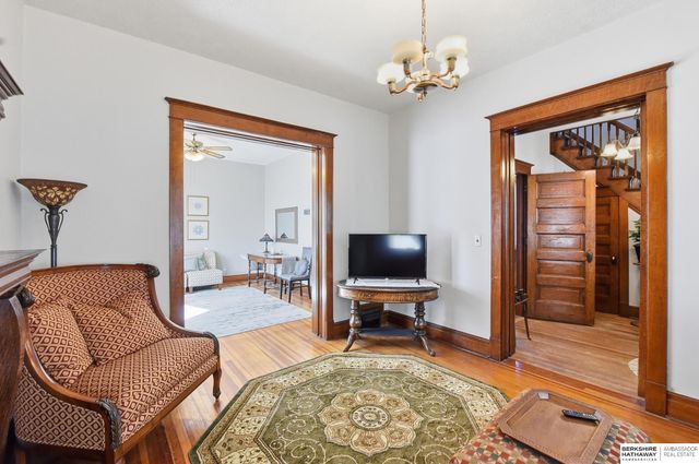 136 N 40th Street, Omaha, NE 68131