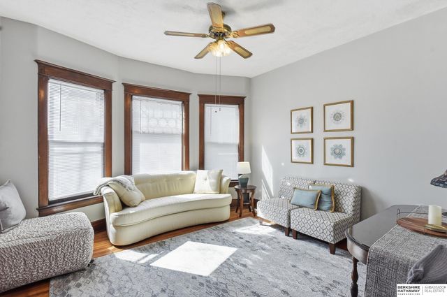 136 N 40th Street, Omaha, NE 68131