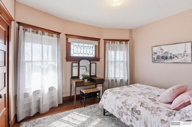 136 N 40th Street, Omaha, NE 68131