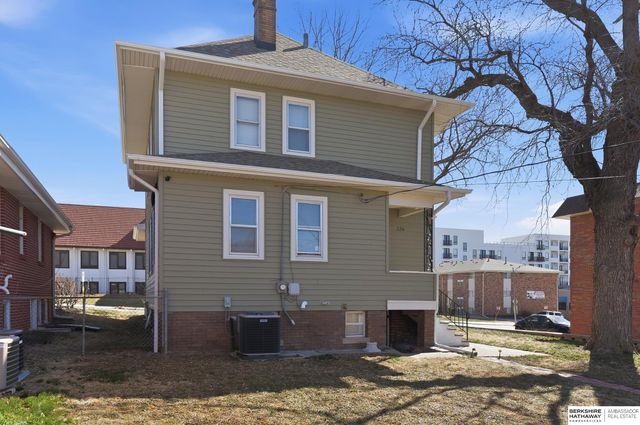 136 N 40th Street, Omaha, NE 68131