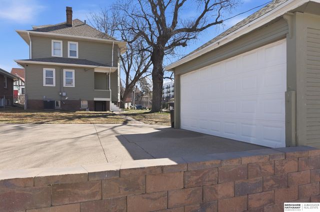 136 N 40th Street, Omaha, NE 68131