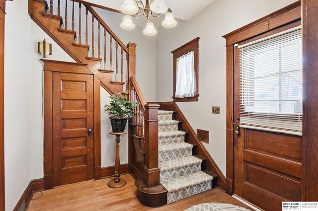 136 N 40th Street, Omaha, NE 68131