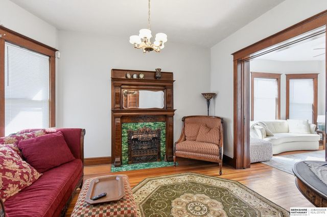 136 N 40th Street, Omaha, NE 68131