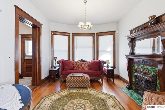 136 N 40th Street, Omaha, NE 68131