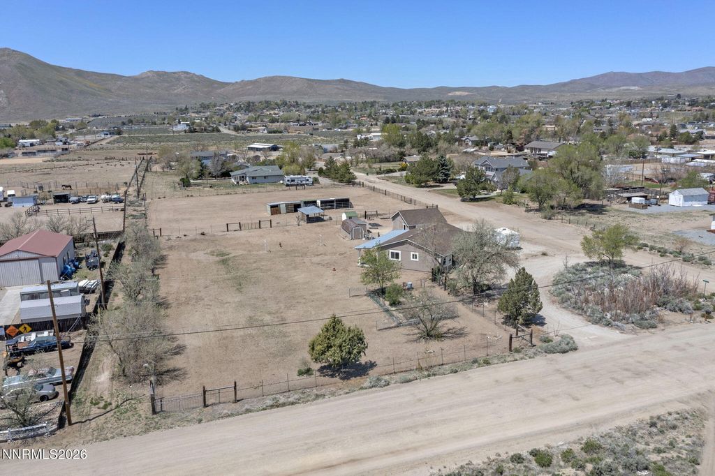 Image 5 of property listing at 10605 Osage Road, Reno, NV 89508