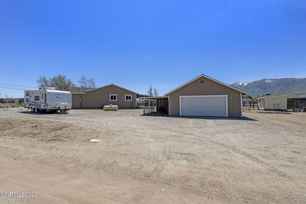 Image 8 of property listing at 10605 Osage Road, Reno, NV 89508