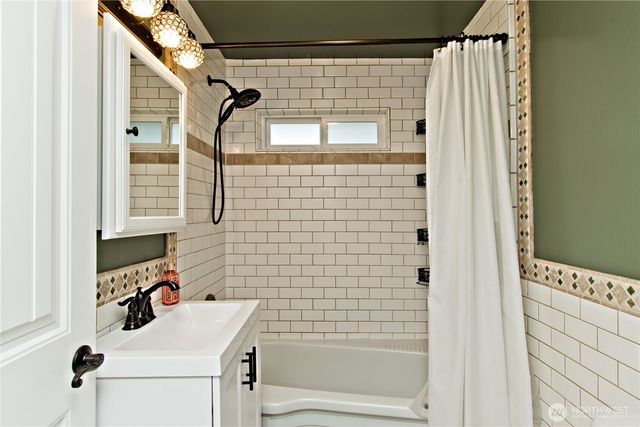 1318 Lafromboise Street, Enumclaw, WA 98022