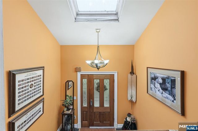 4 Lesa Lane, Hillsdale, NJ 07642