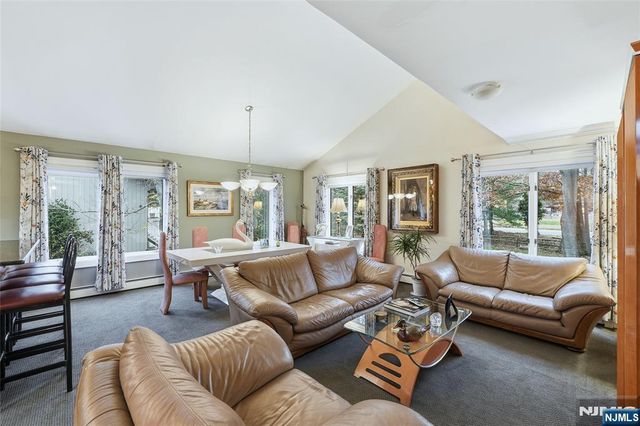 4 Lesa Lane, Hillsdale, NJ 07642