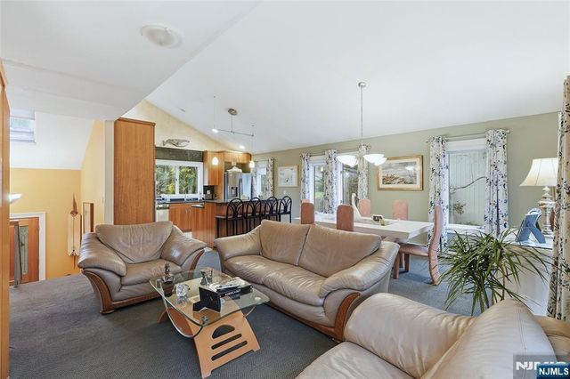 4 Lesa Lane, Hillsdale, NJ 07642