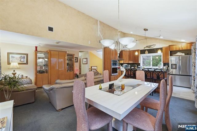 4 Lesa Lane, Hillsdale, NJ 07642