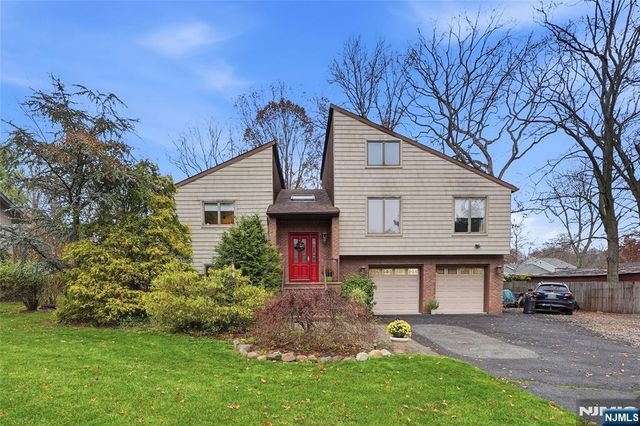 4 Lesa Lane, Hillsdale, NJ 07642