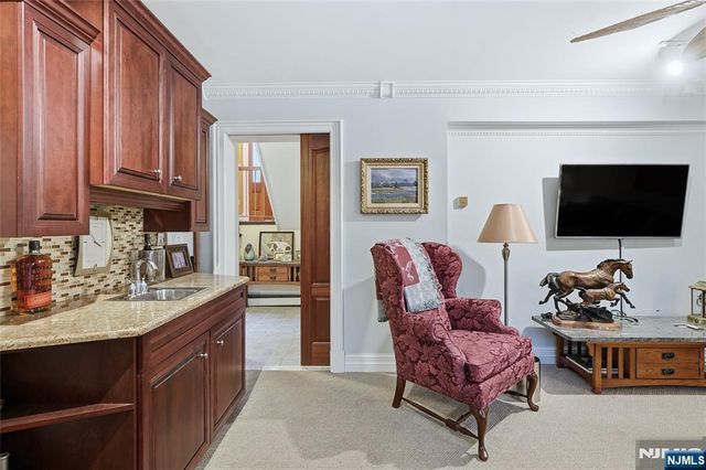 4 Lesa Lane, Hillsdale, NJ 07642