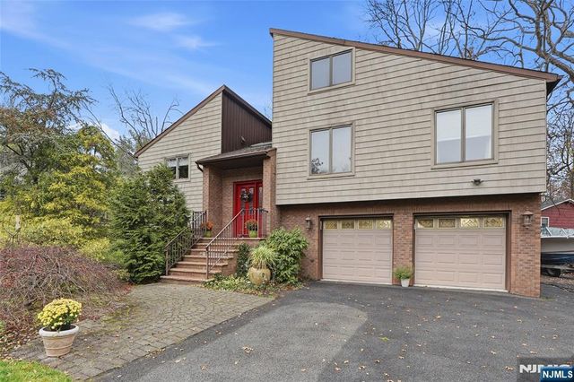 4 Lesa Lane, Hillsdale, NJ 07642