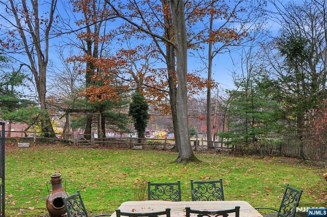 4 Lesa Lane, Hillsdale, NJ 07642