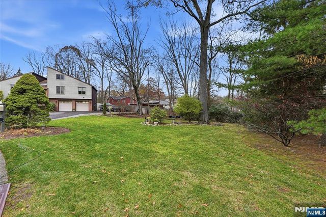 4 Lesa Lane, Hillsdale, NJ 07642