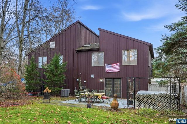 4 Lesa Lane, Hillsdale, NJ 07642