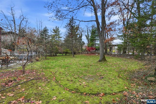 4 Lesa Lane, Hillsdale, NJ 07642