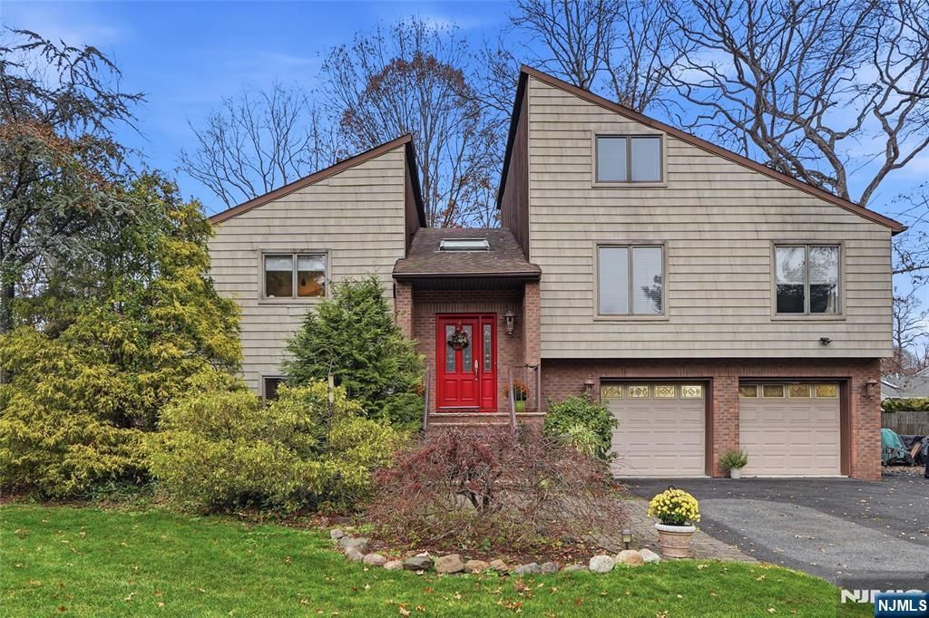 4 Lesa Lane, Hillsdale, NJ 07642
