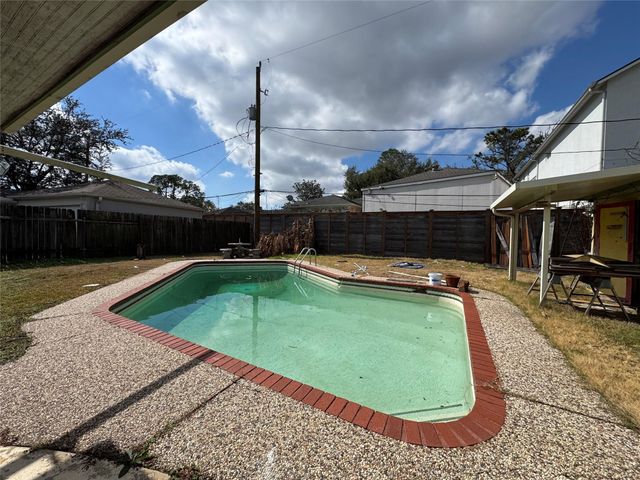 9722 Braesmont Drive, Houston, TX 77096