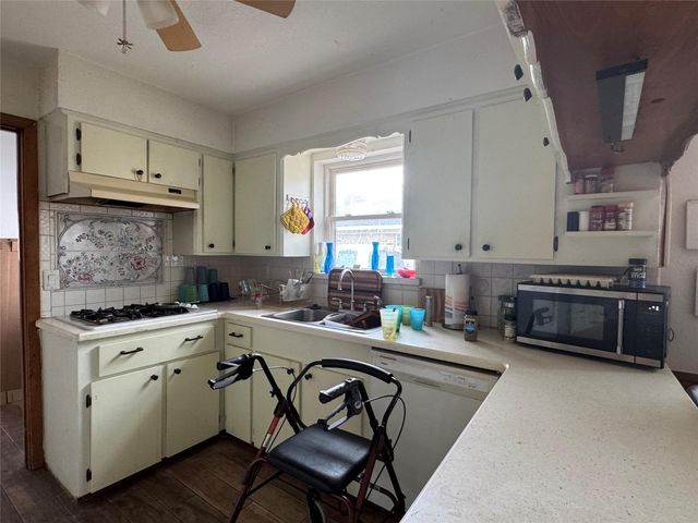 9722 Braesmont Drive, Houston, TX 77096