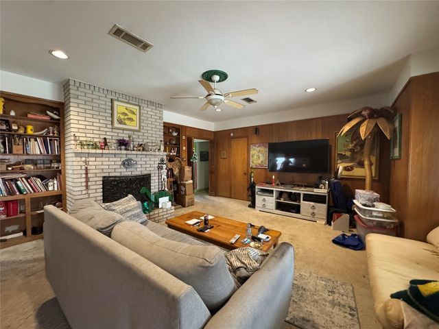 9722 Braesmont Drive, Houston, TX 77096