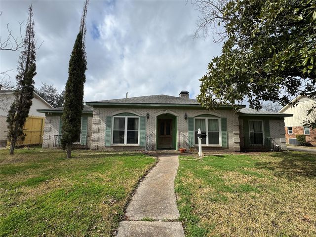 9722 Braesmont Drive, Houston, TX 77096