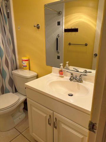 26 Golfs Edge D, West Palm Beach, FL 33417