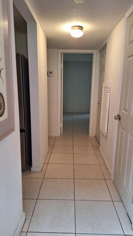 26 Golfs Edge D, West Palm Beach, FL 33417