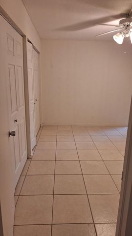 26 Golfs Edge D, West Palm Beach, FL 33417
