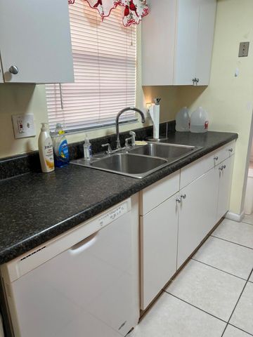 26 Golfs Edge D, West Palm Beach, FL 33417