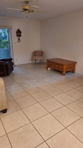 26 Golfs Edge D, West Palm Beach, FL 33417