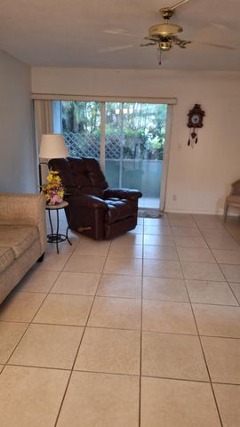 26 Golfs Edge D, West Palm Beach, FL 33417