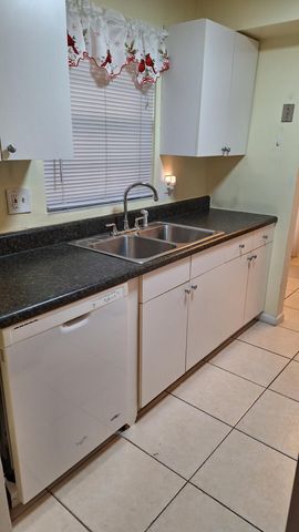 26 Golfs Edge D, West Palm Beach, FL 33417