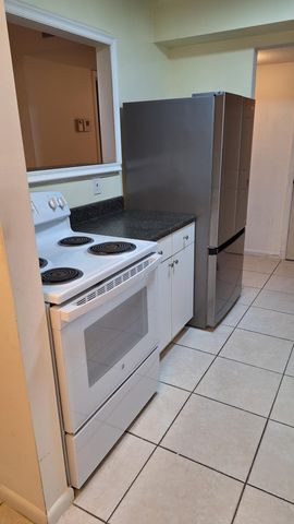 26 Golfs Edge D, West Palm Beach, FL 33417