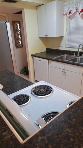 26 Golfs Edge D, West Palm Beach, FL 33417