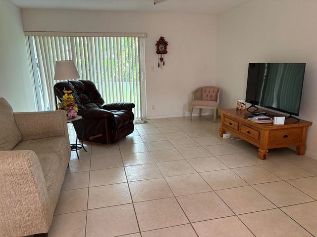26 Golfs Edge D, West Palm Beach, FL 33417