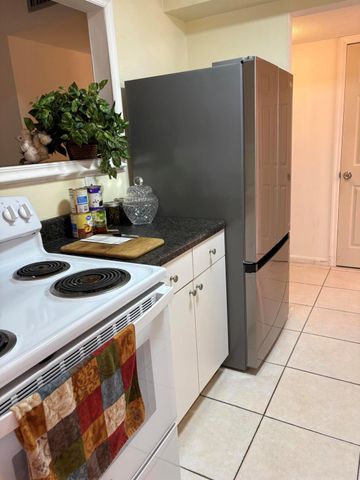 26 Golfs Edge D, West Palm Beach, FL 33417